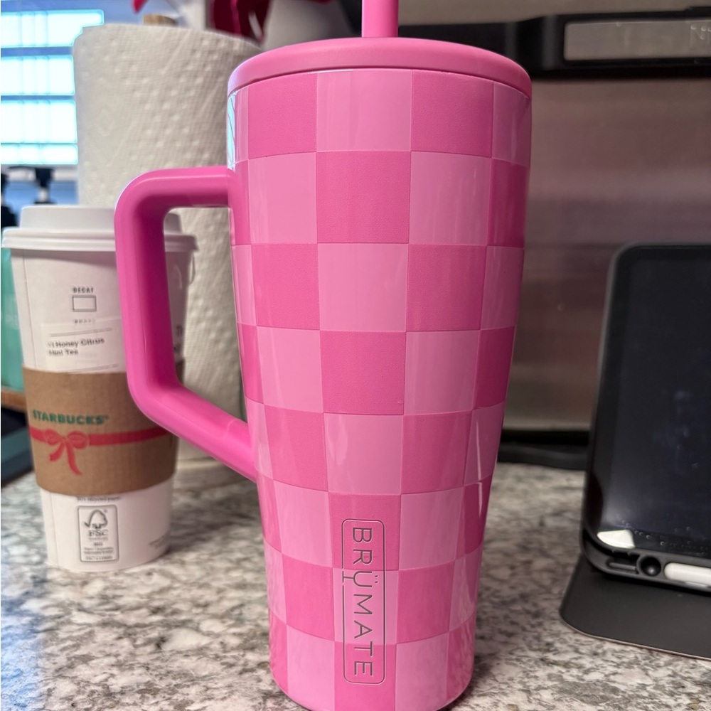 BrüMate 30 oz Pink Checkered Tumbler